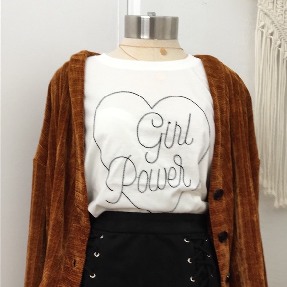 ❗️Two Left❗️NWT Girl Power Heart Tee - Picture 4 of 5